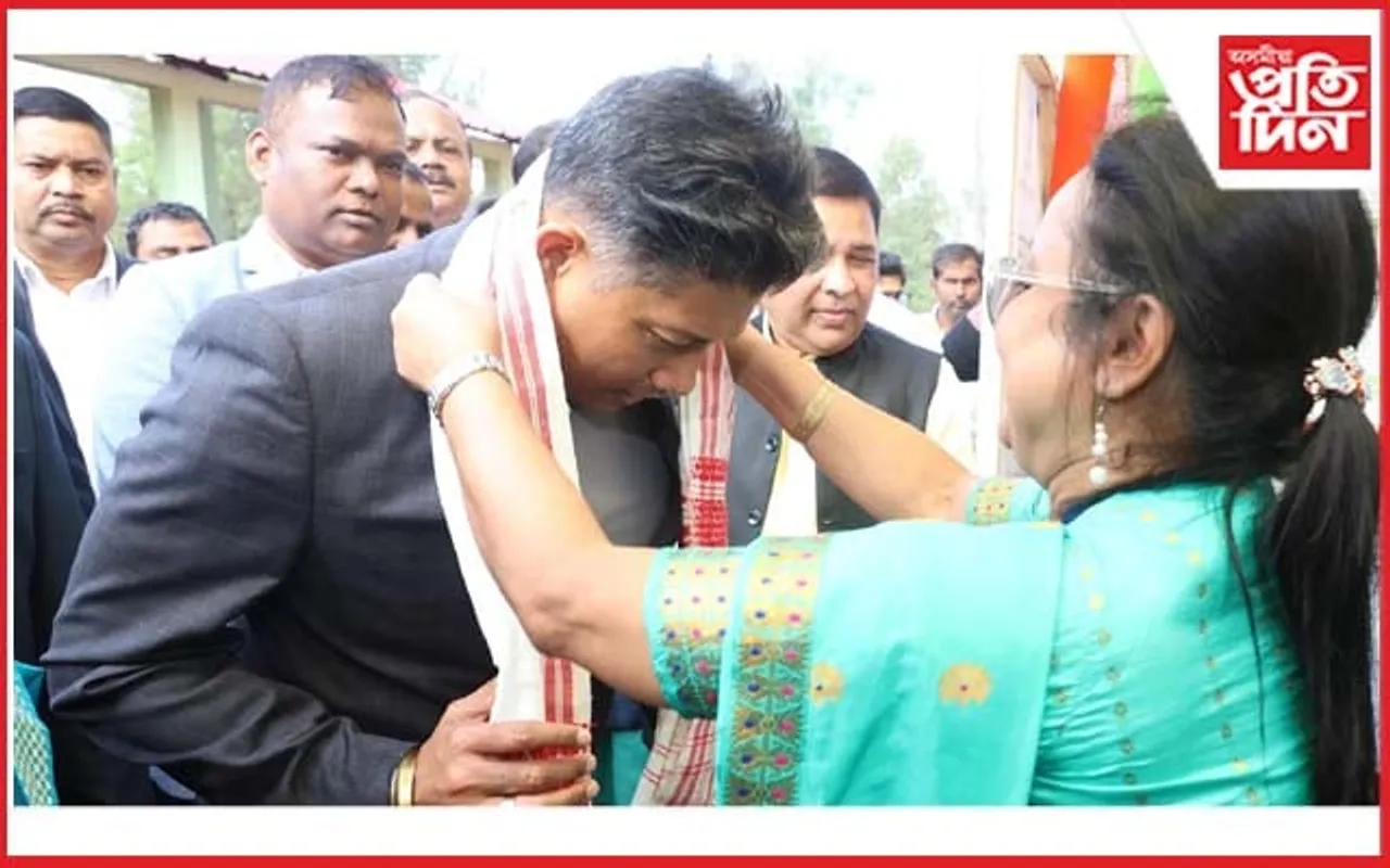ঘোঁৰামাৰী গাঁও পঞ্চায়তত "বিকশিত ভাৰত সংকল্প যাত্ৰা" কাৰ্যসূচীত মন্ত্ৰী পীযুষ