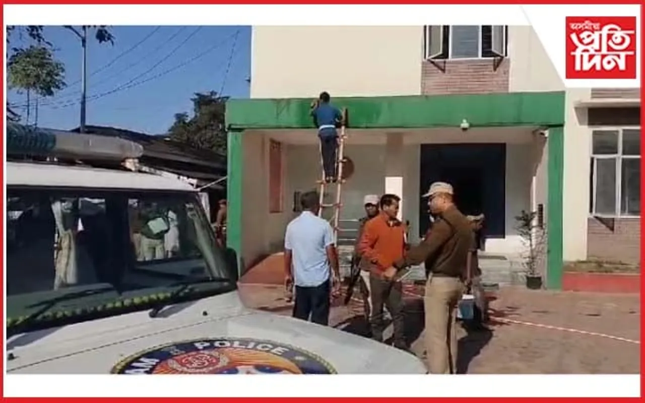 ২৪৬ কোটি টকীয়া কেলেংকাৰী সন্দৰ্ভত গ্ৰেপ্তাৰ হোৱা দুই অভিযন্তাক আৰক্ষীক জিম্মালৈ প্ৰেৰণ...