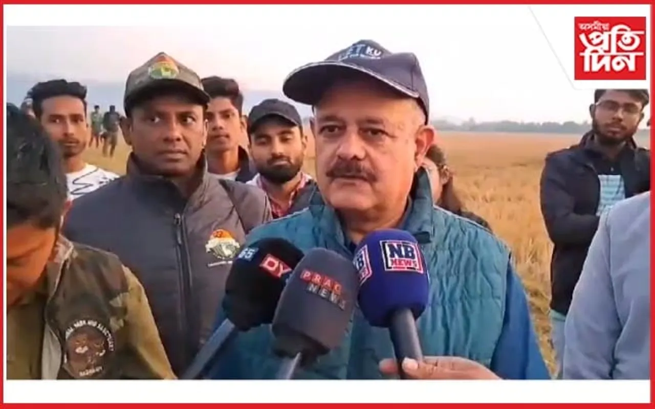 কন্দলীৰ আঘাতপ্ৰাপ্ত বন্যহস্তীৰ কাষত পদ্মশ্ৰী ডঃ কুশল কোঁৱৰ শৰ্মা