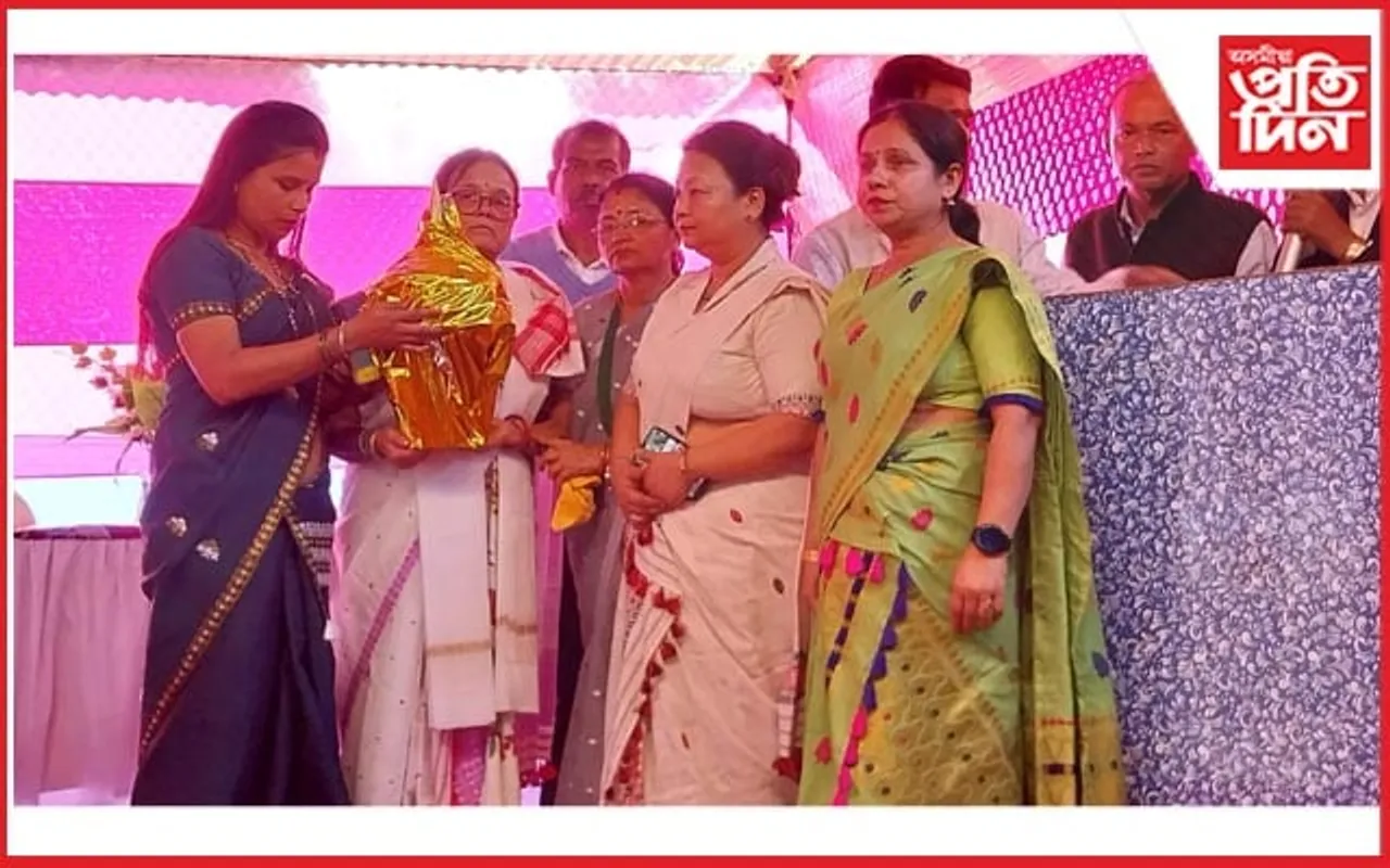 বান্দৰদেৱা উচ্চ মাধ্যমিক বিদ্যালয়ৰ সহকাৰী শিক্ষয়িত্ৰী জ্যোতি শইকীয়াৰ বিদায় সম্বৰ্ধনা সভা সম্পন্ন...