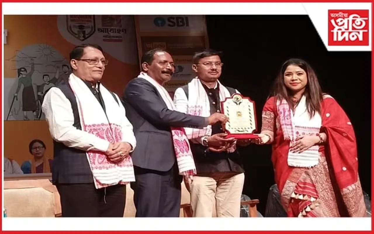 নগাঁৱৰ অশোক কুমাৰ বৰাক 'আৰোহণ'ৰ বিশিষ্ট সমাজকৰ্মী বঁটা প্ৰদান