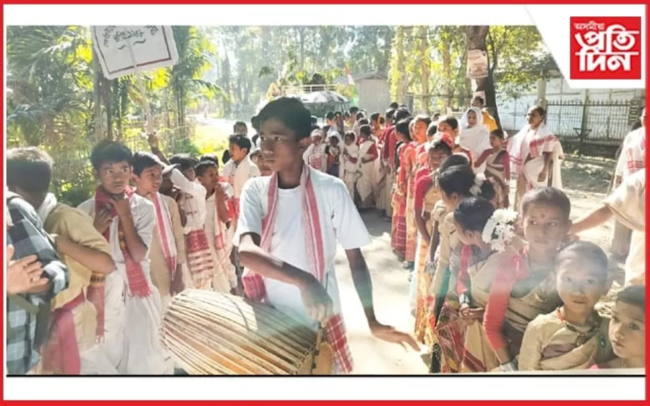 গোঁহাইবাৰী মজলীয়া বিদ্যালয়ৰ কণ কণ শিক্ষাৰ্থীৰ দৃষ্টিনন্দন শোভাযাত্ৰা
