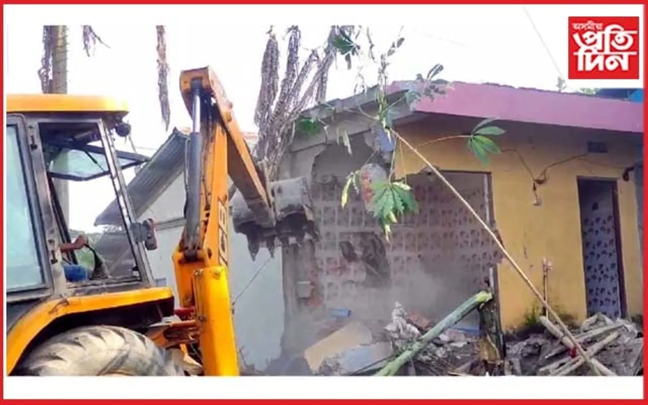 মানকাচৰৰ ঝাউদাঙা এম ই স্কুলৰ ভূমি বেদখল