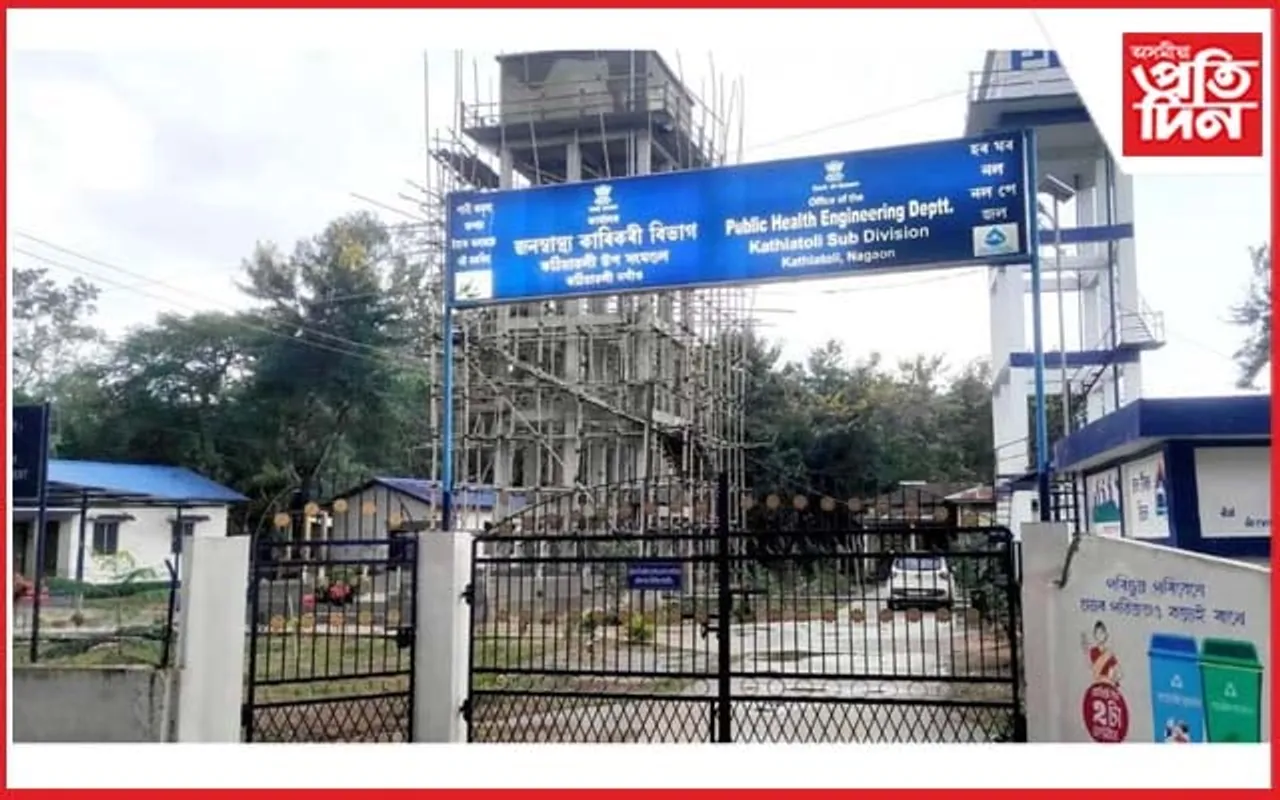 পৰিস্কাৰ-পৰিচ্চন্নতাৰ নিদৰ্শন দেখুৱাইছে এটি চৰকাৰী কাৰ্যালয়ৰ কৰ্মচাৰীয়ে