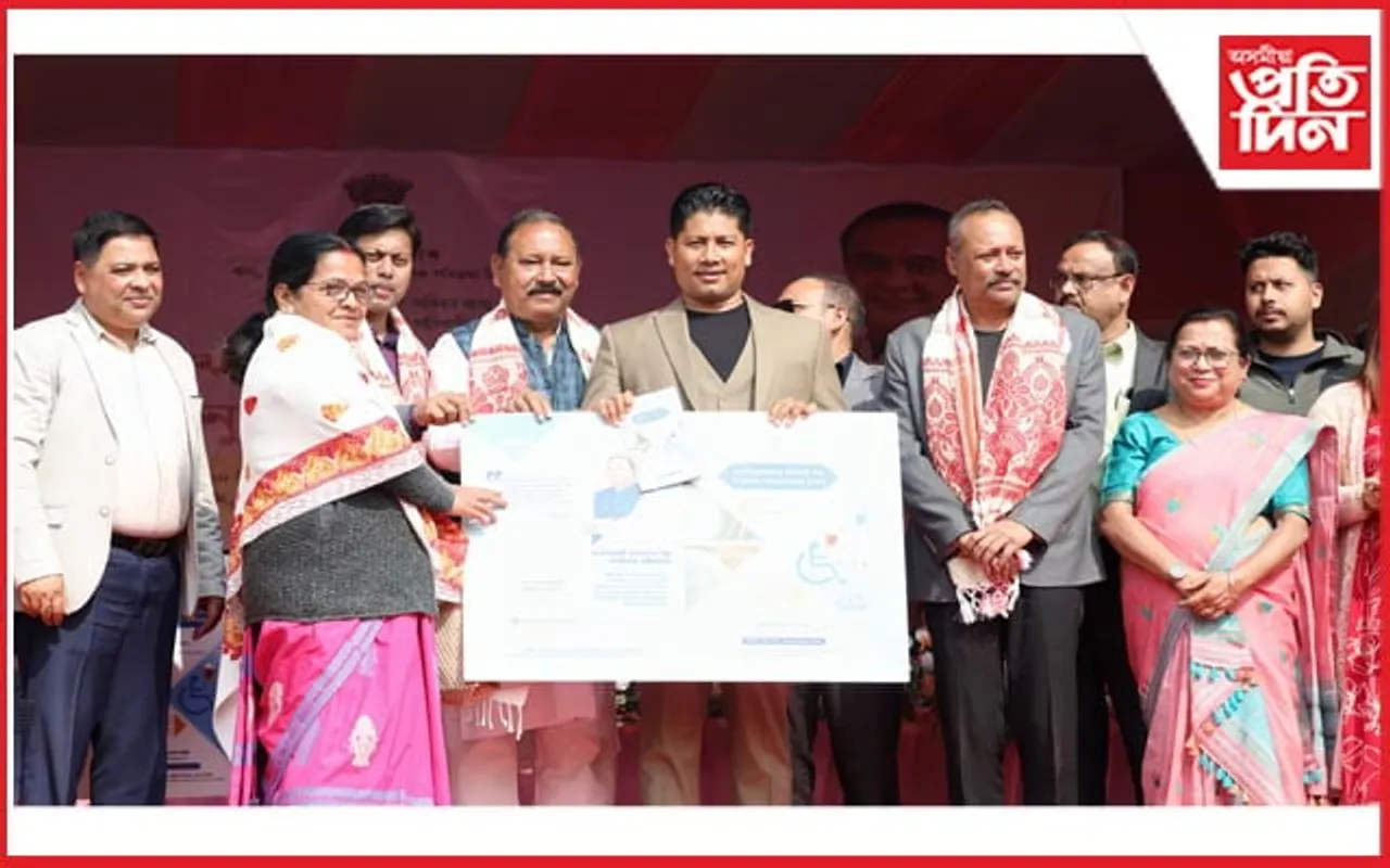 তেজপুৰত ৬৭৪০ টা পৰিয়ালৰ মাজত ৰেচন কাৰ্ড বিতৰণ মন্ত্ৰী পীযুষ হাজৰীকাৰ