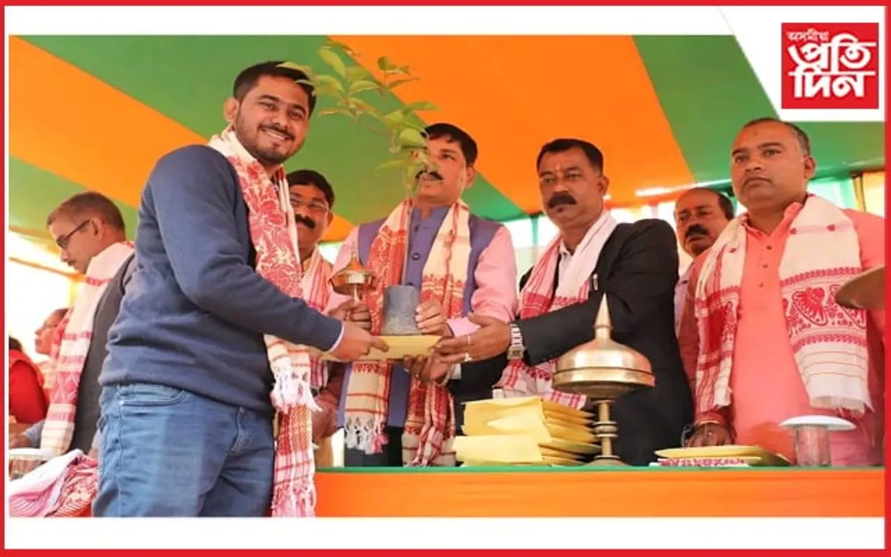 ৰঙিয়াত এপিএছচি উত্তীৰ্ণ মেধাৱী যুৱক-যুৱতীক সম্বৰ্ধনা বিজেপিৰ ৰাজ্যিক সভাপতি ভৱেশ কলিতাৰ 