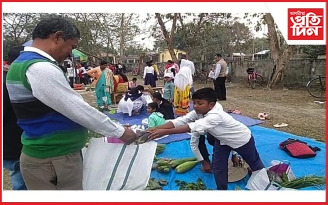 সোণাৰি চাপৰি ট্ৰাইবেল হাইস্কুলত শিক্ষাৰ্থীৰ বাণিজ্য মেলা
