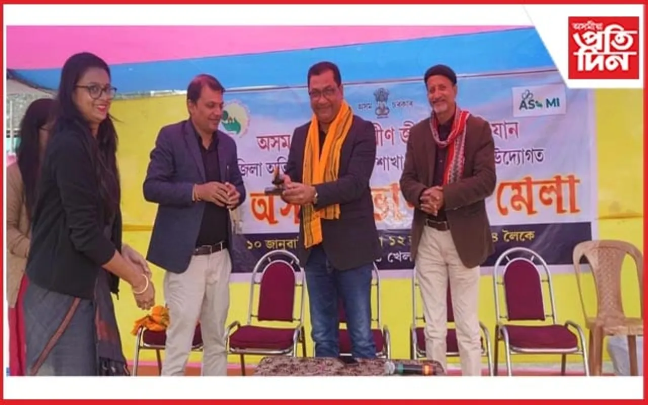 উৰিয়াগাঁৱৰ ভোগালী মেলাত বিধায়ক ৰূপক শৰ্মা 
