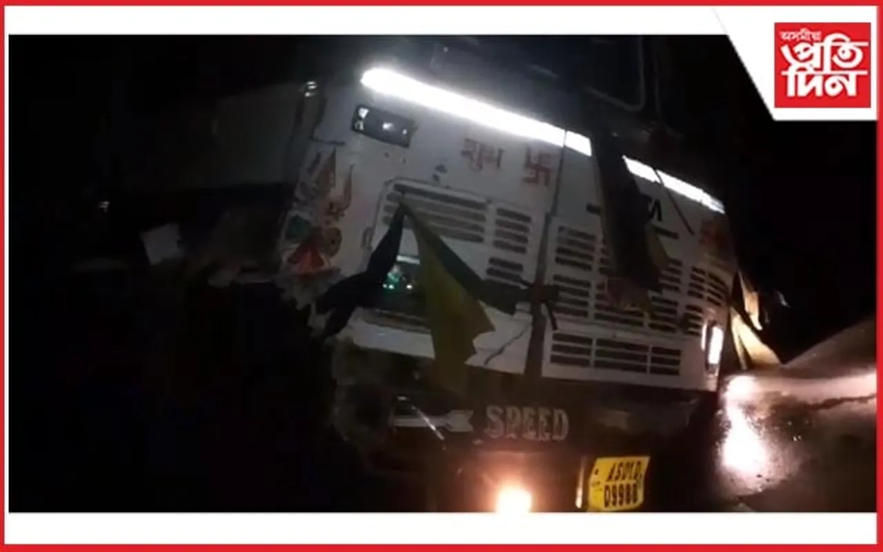  জামুগুৰিহাটত পথ দুৰ্ঘটনাত বিধস্ত মালবাহী ট্ৰাক