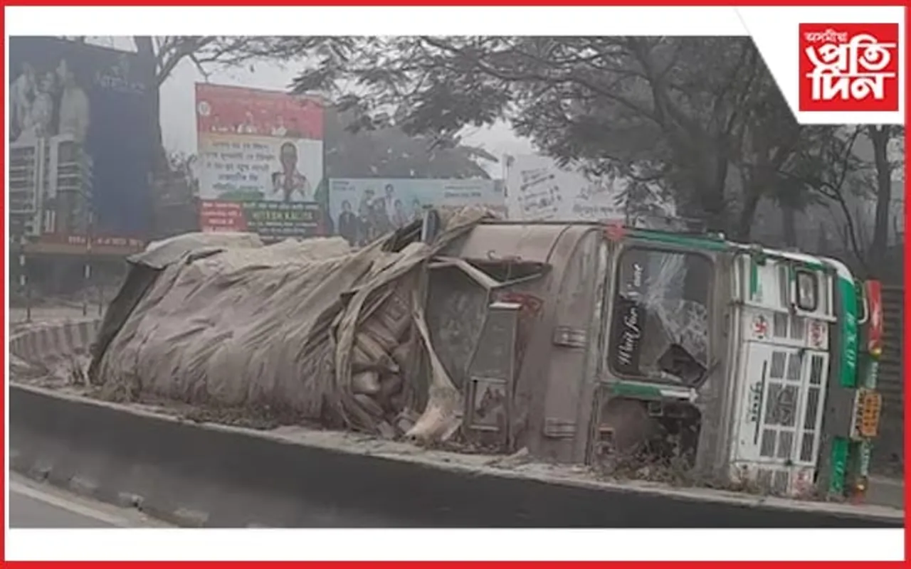 খানাপাৰাত ৰাজপথৰ মাজতে বাগৰি পৰিল চিমেণ্ট ভৰ্তি ট্ৰাক...