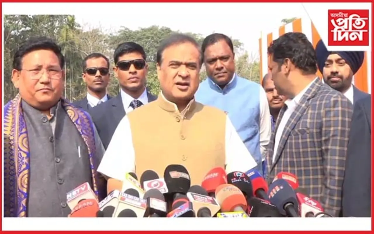 মাজবাটত ৰেচন কাৰ্ড বিতৰণ অনুষ্ঠানত মুখ্যমন্ত্ৰী হিমন্ত বিশ্ব শৰ্মা