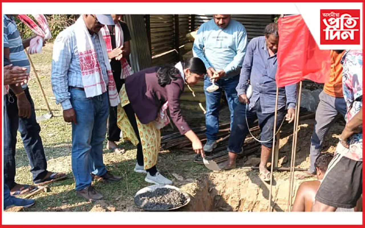 বজালীৰ বৰনলীকুছিৰ কাপলাত মডেল অংগণবাড়ী কেন্দ্ৰৰ আধাৰশিলা স্থাপন