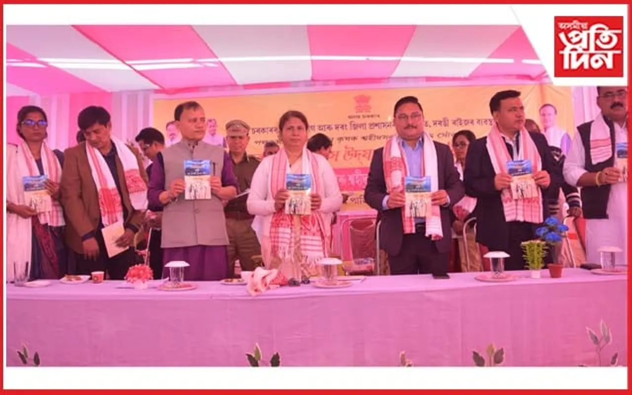 ছহিদ কৃষক পৰিয়ালৰ সদস্যক সম্বৰ্ধনা মন্ত্ৰী অজন্ত নেওগৰ...