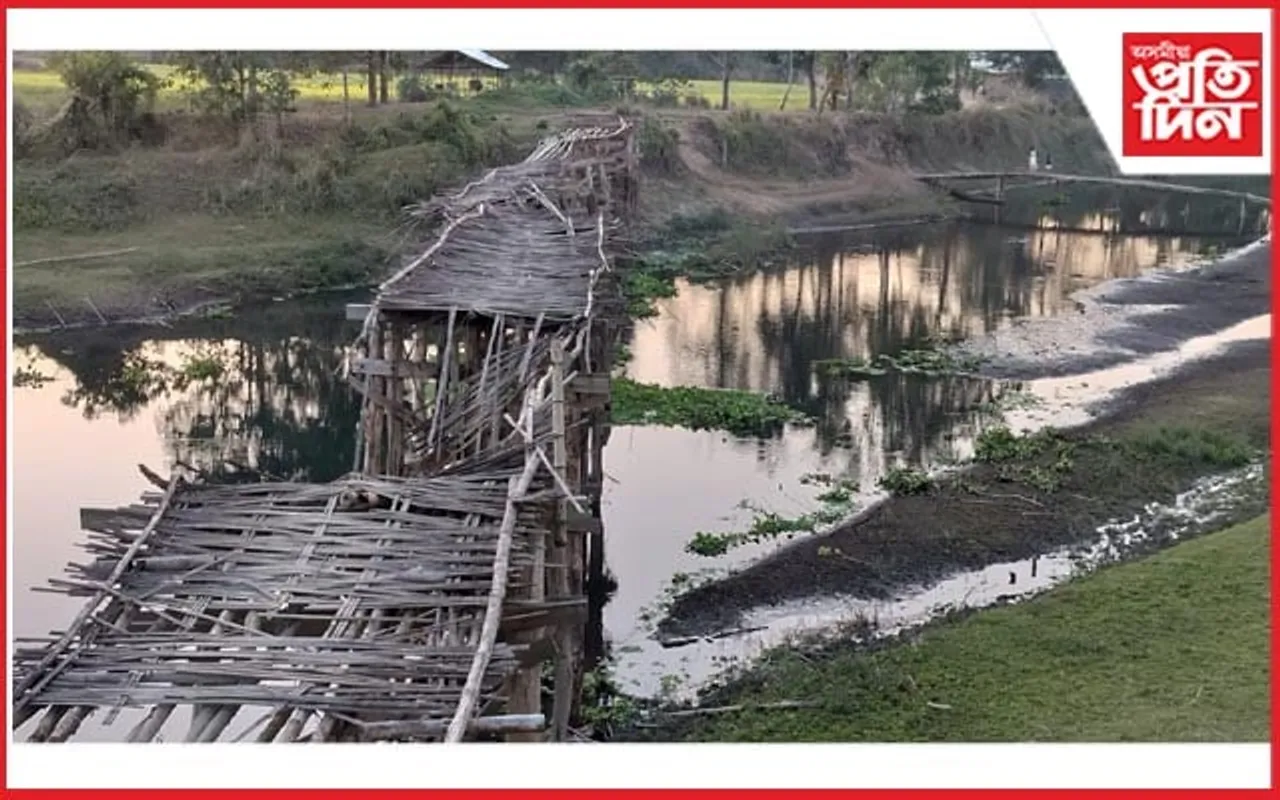 ঢকুৱাখনাত উন্নয়নৰ ফোঁপোলা স্বৰূপ উদঙাইছে এখন দলঙে
