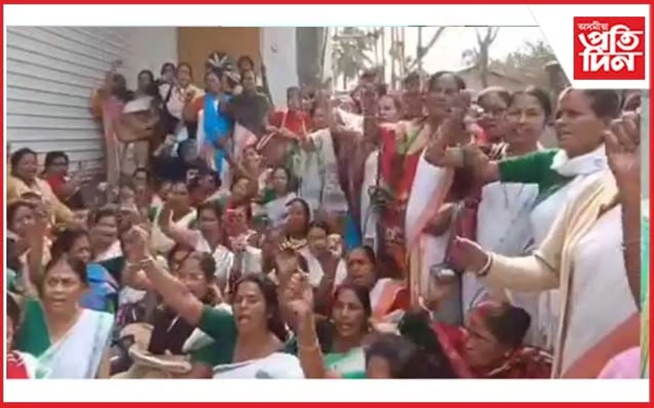 ৰঙিয়াত অংগনবাদী কৰ্মী-সহায়কাৰীৰ প্ৰতিবাদ