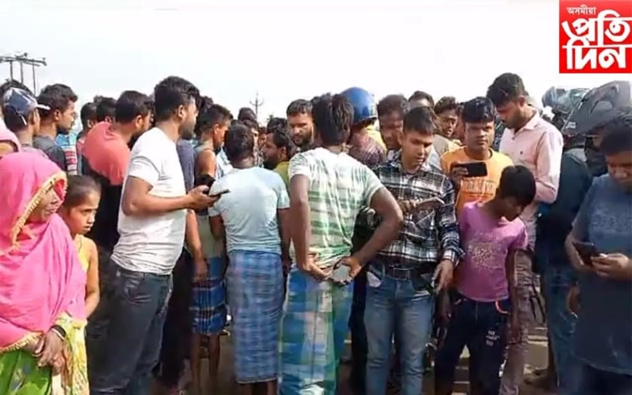 তীব্ৰবেগী ডাম্পাৰে মহটিয়াই নিলে ভাতৃ-ভগ্নীক, থিতাতে মৃত্যু এজনৰ
