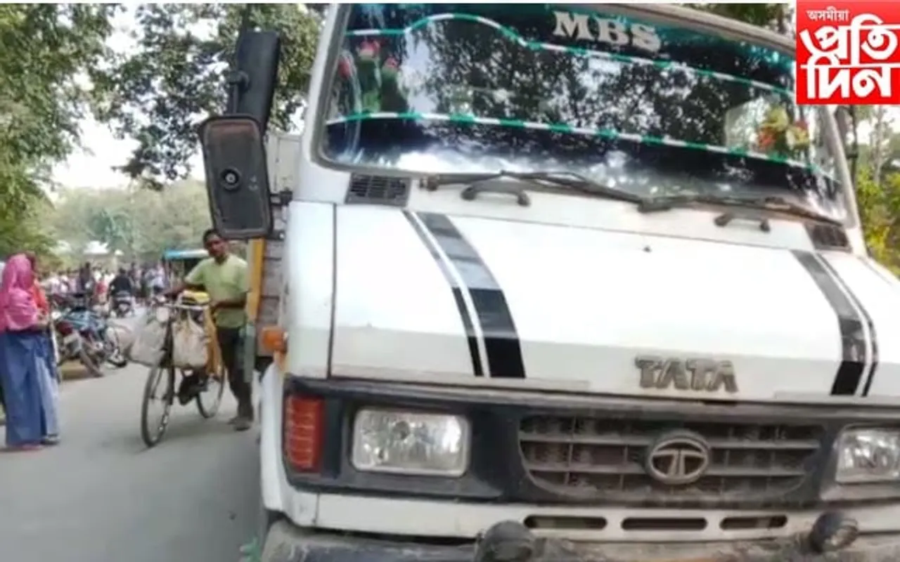 সৰস্বতী পূজালৈ যোৱাৰ সময়তে দুৰ্ঘটনাপতিত যুৱক