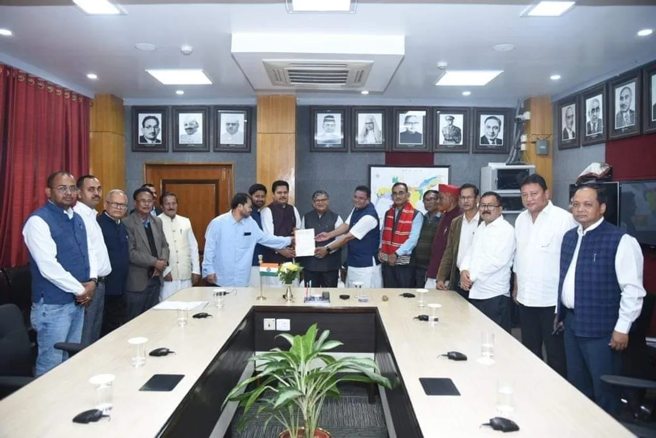 'কা’ প্ৰত্যাহাৰৰ বাবে ৰাজ্যপালক স্মাৰক পত্ৰ ১৬টা বিৰোধী দলৰ