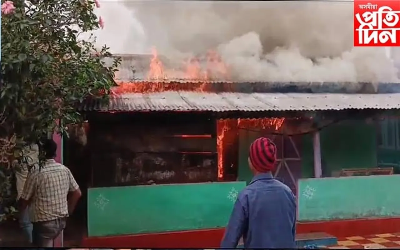 চিৰাঙৰ ভাৰত-ভূটান সীমান্তত আগছু নেতাৰ বাসগৃহত ভয়ংকৰ অগ্নিকাণ্ড 