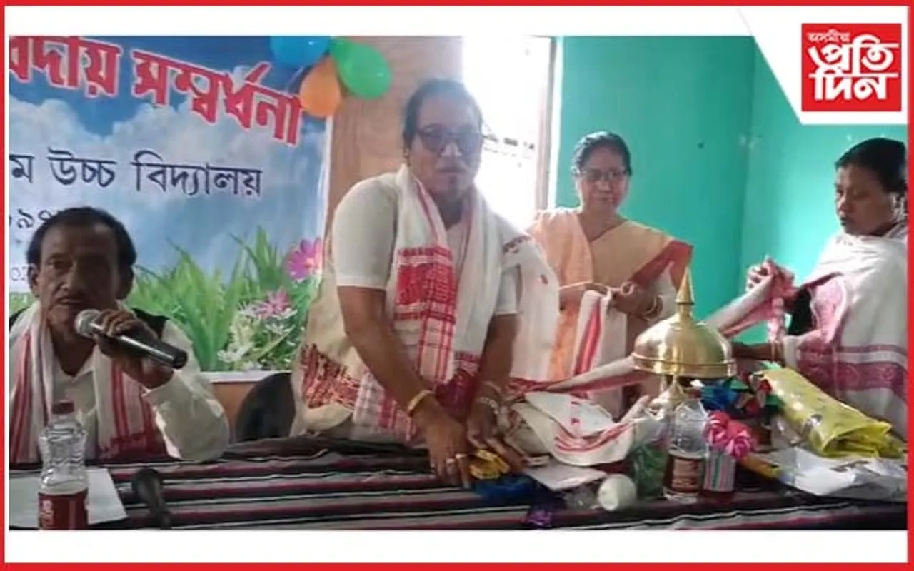 চৰাইদেউ গৰিয়া পথাৰ বৰবাম উচ্চ বিদ্যালয়ৰ শিক্ষয়িত্ৰীক বিদায় সম্বৰ্ধনা...