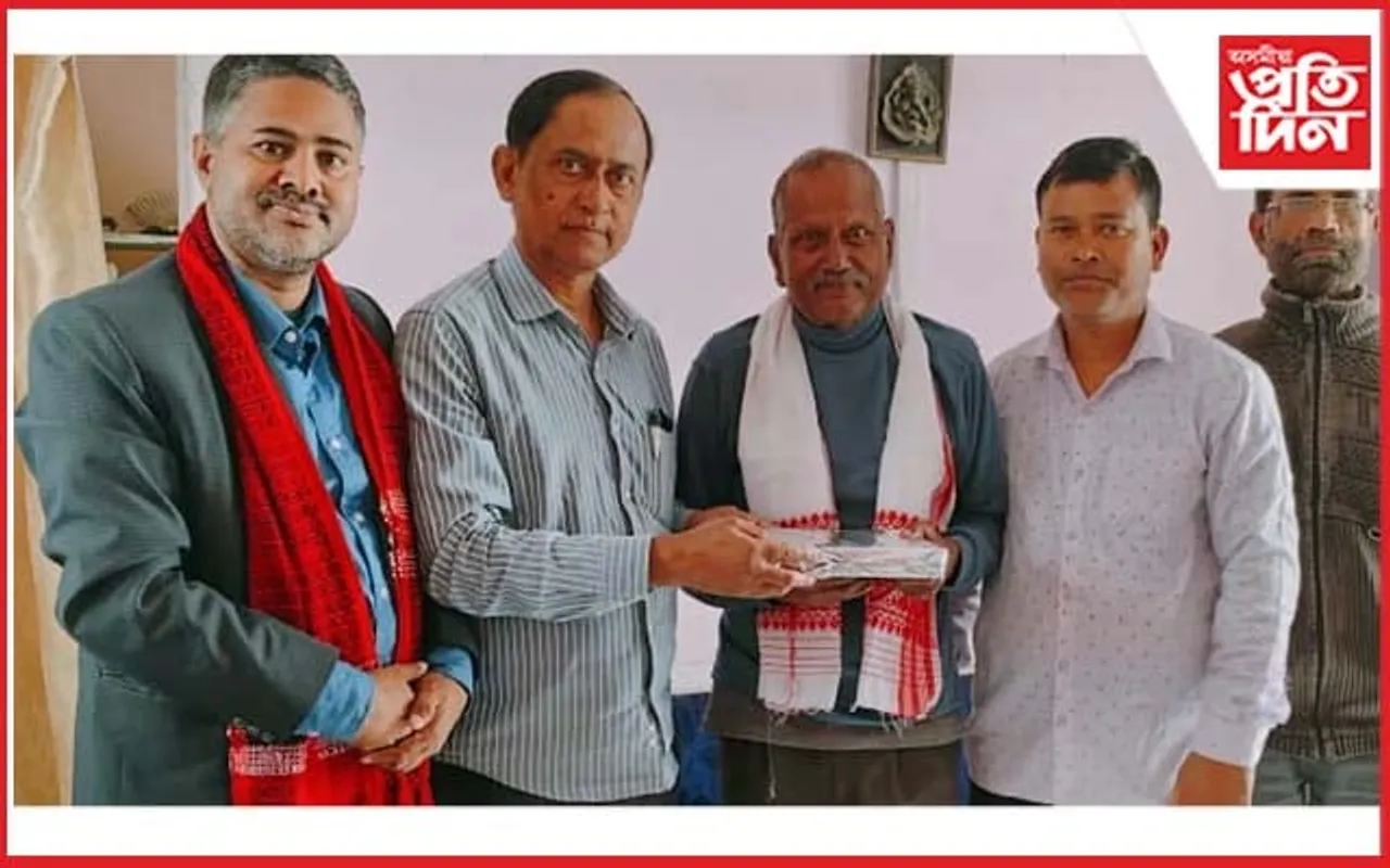 পলাশবাৰীত বিশিষ্ট কবি, শিক্ষাবিদ নাৰায়ণ কুমাৰ দাসক সম্বৰ্ধনা...