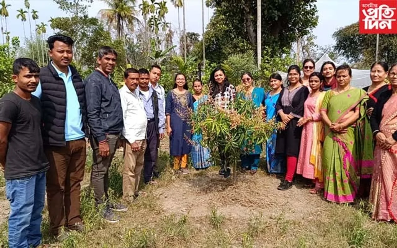 নাবাৰ্ডৰ মহিলা বিষয়া, কৰ্মচাৰীৰ জনজাতি উন্নয়ন প্ৰকল্প পৰিদৰ্শন...