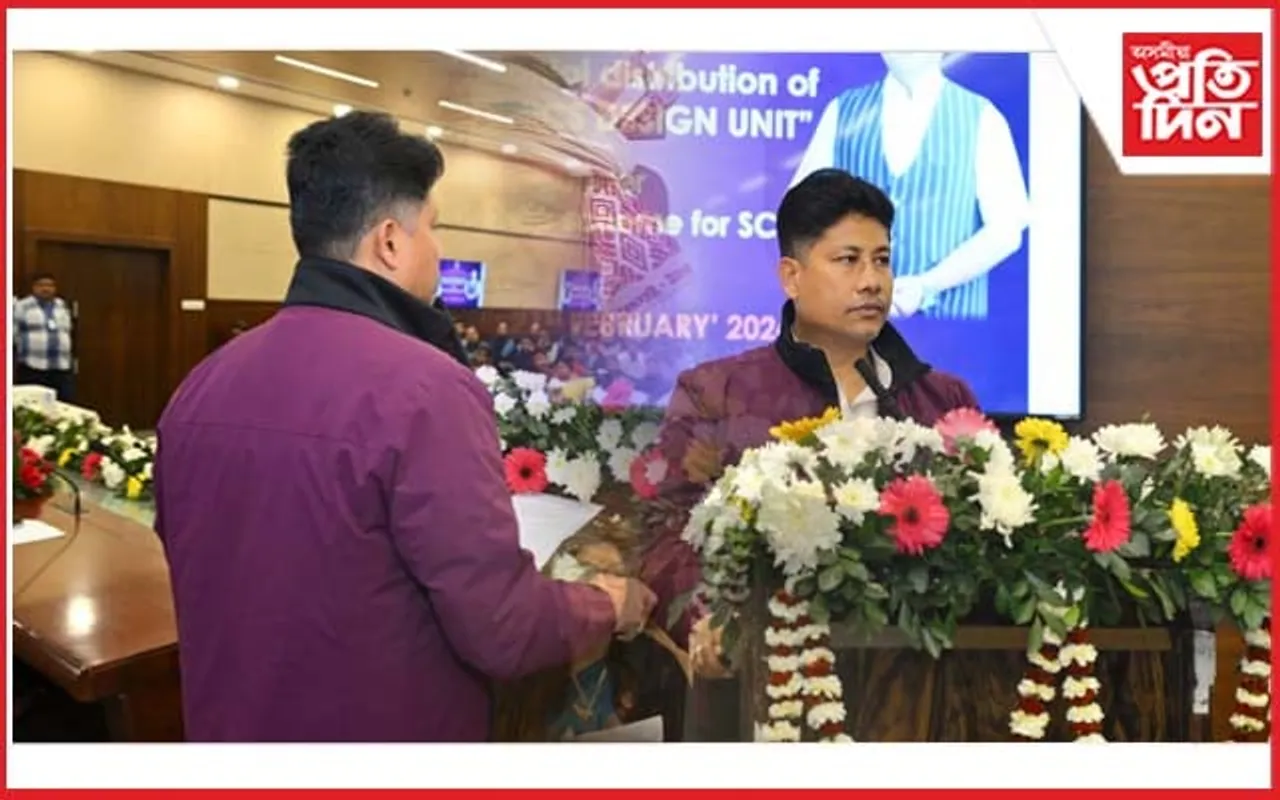 ৬০ গৰাকী নিবনুৱালৈ 'গ্ৰাফিক্চ ডিজাইন ইউনিট’ বিতৰণ 