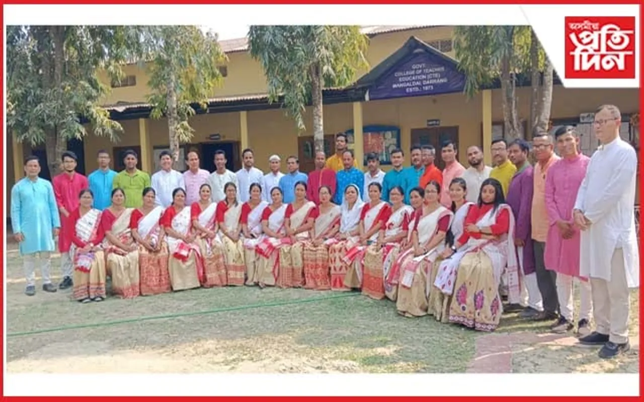 এখন আদৰ্শ মহাবিদ্যালয়ঃ প্ৰতি বুধবাৰে পৰিধান কৰে জাতীয় সাজ