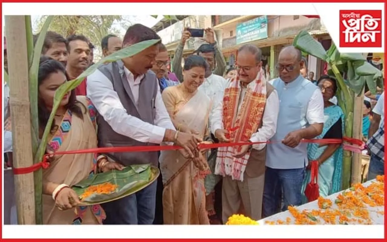 কঠীয়াতলীত দুটা পথৰ আধাৰশিলা স্থাপন বঢ়মপুৰ সমষ্টিৰ বিধায়ক জিতু গোস্বামীৰ