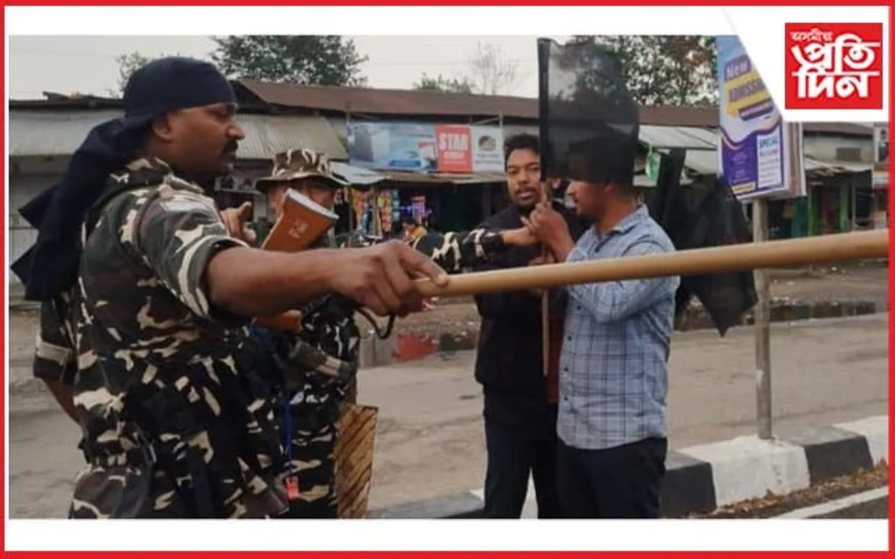 ঢকুৱাখনাৰ ৰাজপথত উৰিল ক'লা পতাকা...