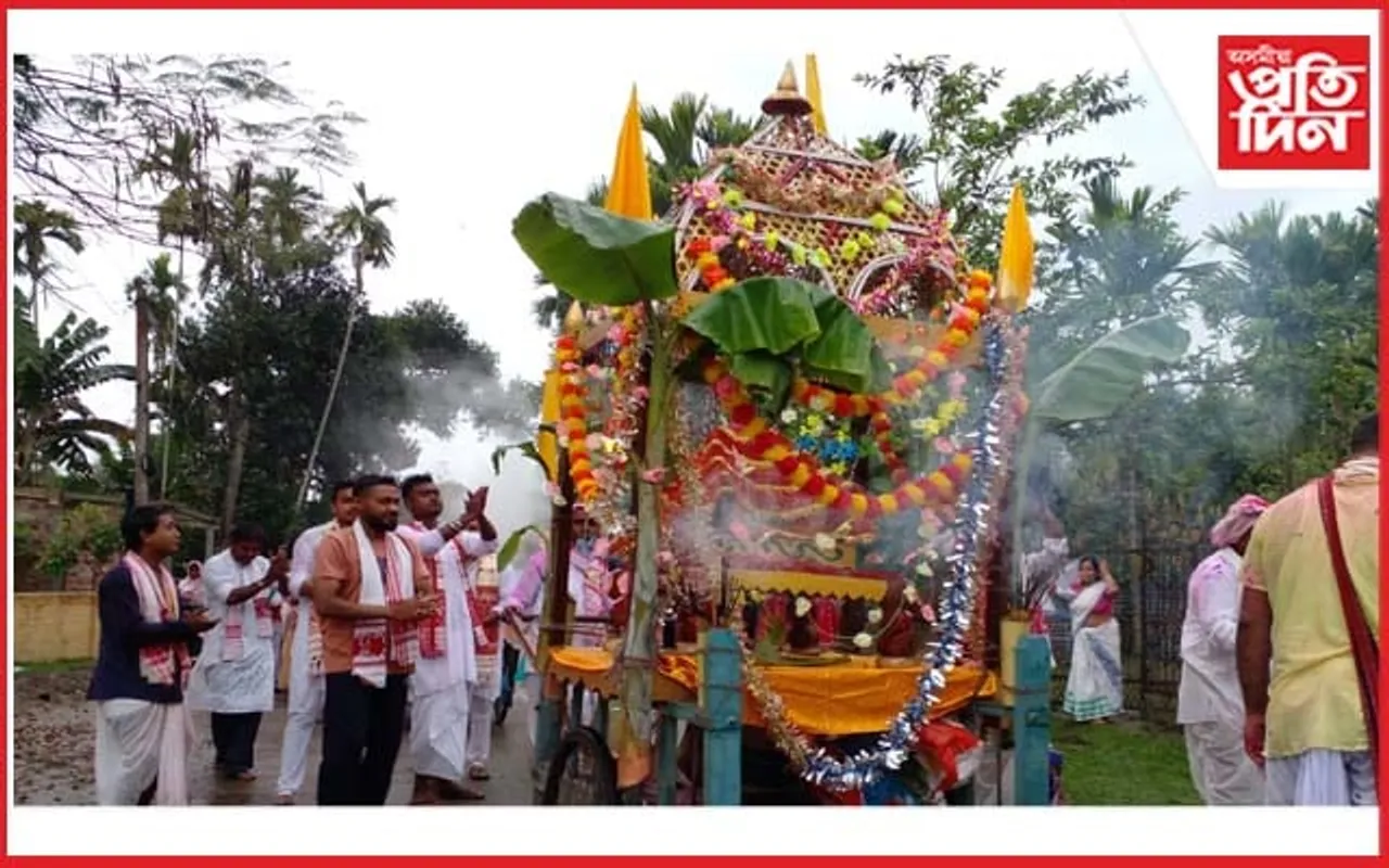 প্ৰতিকূল বতৰকো নেওচি  দৌল উৎসৱৰে উখল মাখল  জামুগুৰি 