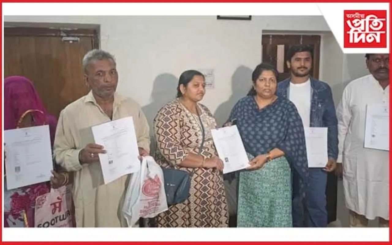'কা' বলৱৎ : জয়পুৰত ৬গৰাকী পাকিস্তানী হিন্দু শৰণাৰ্থীক নাগৰিকত্ব প্ৰদান