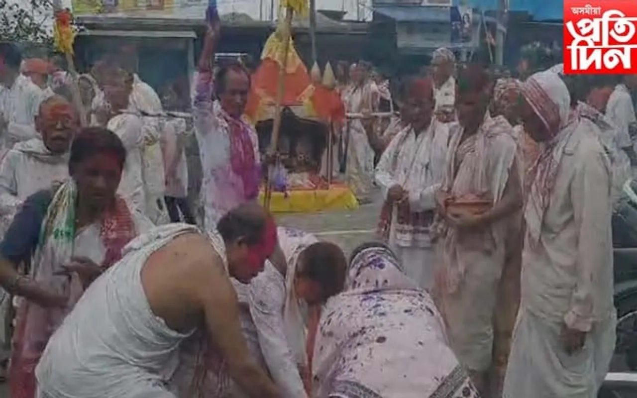 বালিপৰাত দৌল উৎসৱ উদযাপন