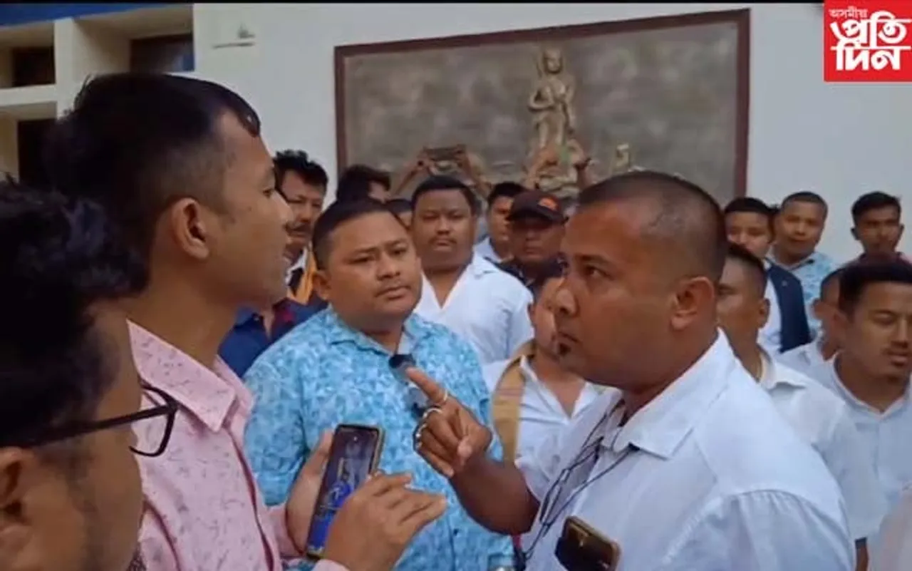 মিলন বৰগোহাঁইক লাগে পুনৰ আটাছুৰ সভাপতি পদঃ গোলাঘাটত উত্তপ্ত পৰিস্থিতি