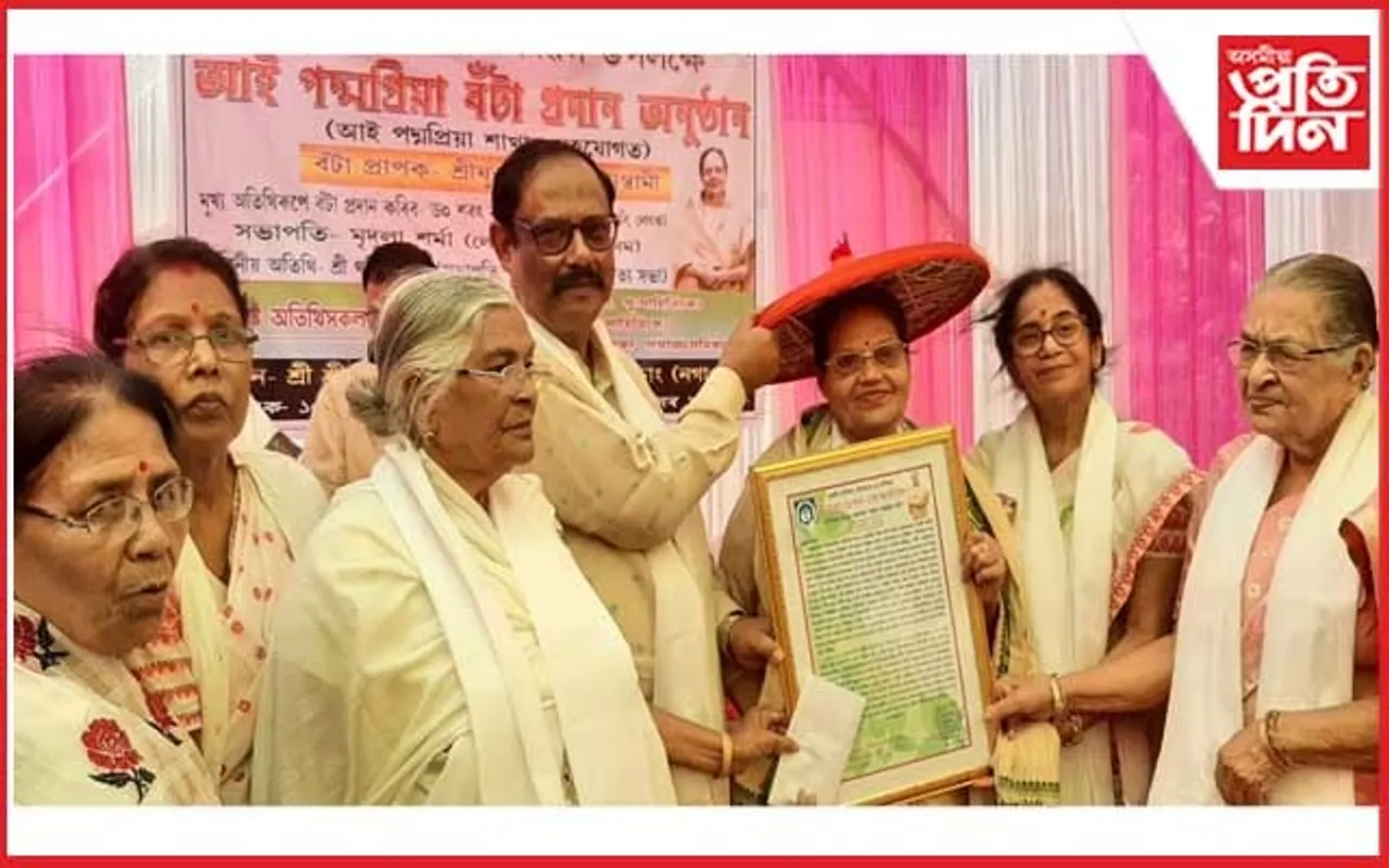 শিল্পী গুণদা গোস্বামীক 'আই পদ্মপ্ৰিয়া বঁটা' প্ৰদান