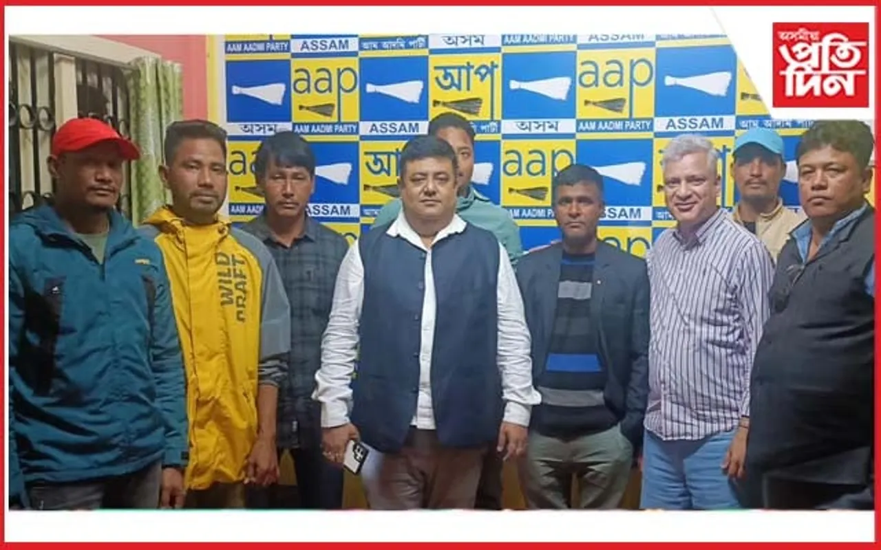 প্ৰাক্তন এন ডি এফ বি কেডাৰৰ 'আপ'ত যোগদান