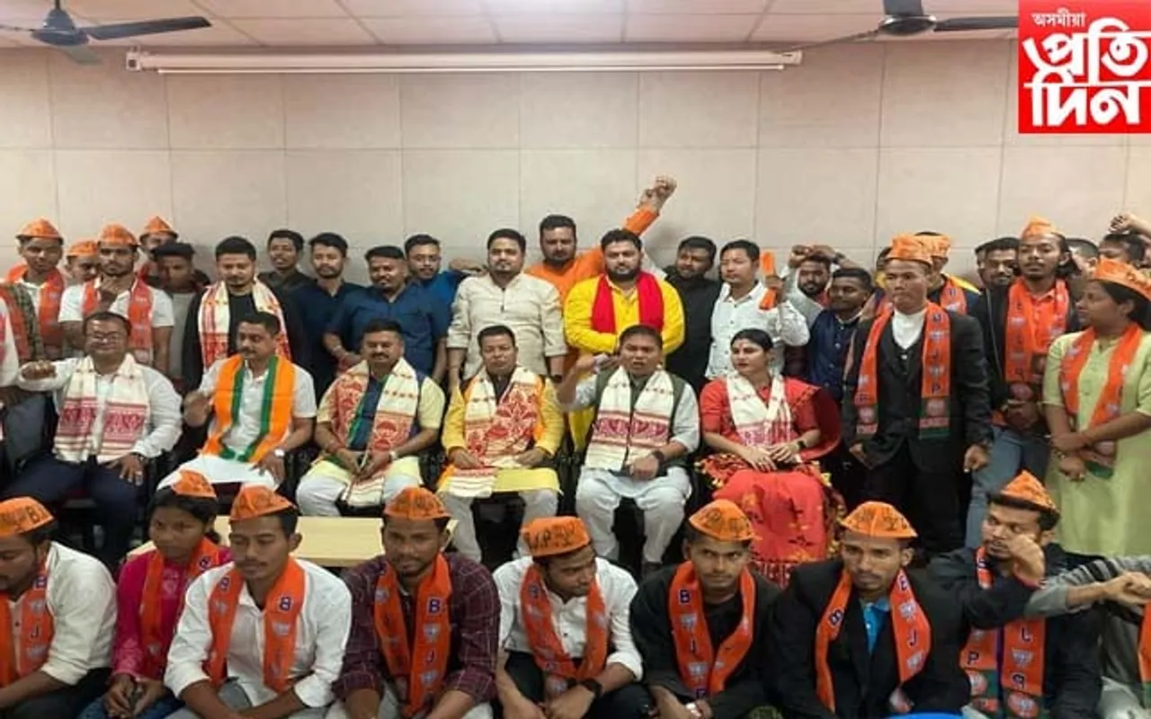 নগাঁৱত বিজেপিৰ যোগদান সমাৰোহ...
