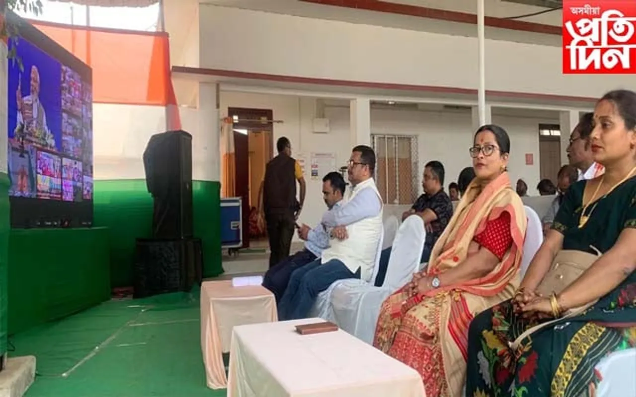  নগাঁৱৰ ৰেল ষ্টেচনত ভকেল ফৰ ল’কেল 