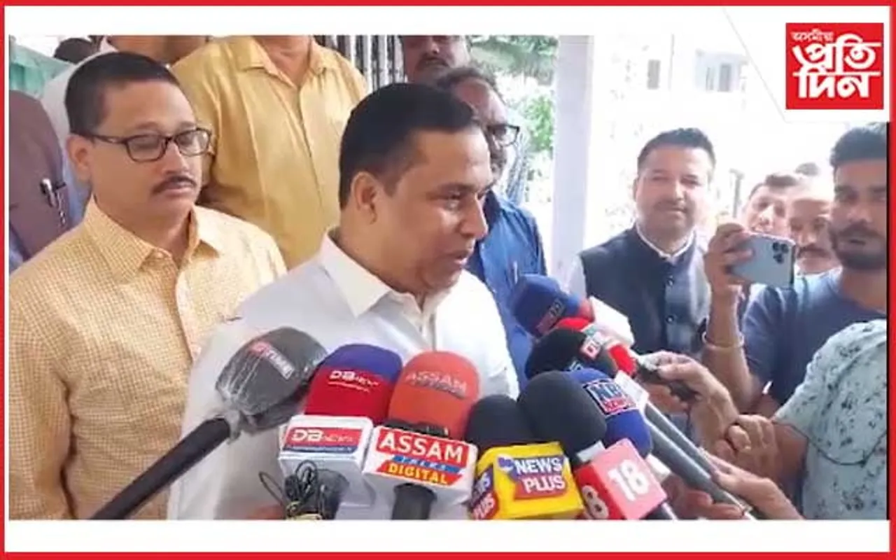 আহোমৰ সাজ পিন্ধিবলৈ লাজ কৰা গৌৰৱ গগৈয়ে ঈদত কিন্তু টুপি পিন্ধি বহি থাকে : মন্ত্ৰী জয়ন্ত মল্লবৰুৱা