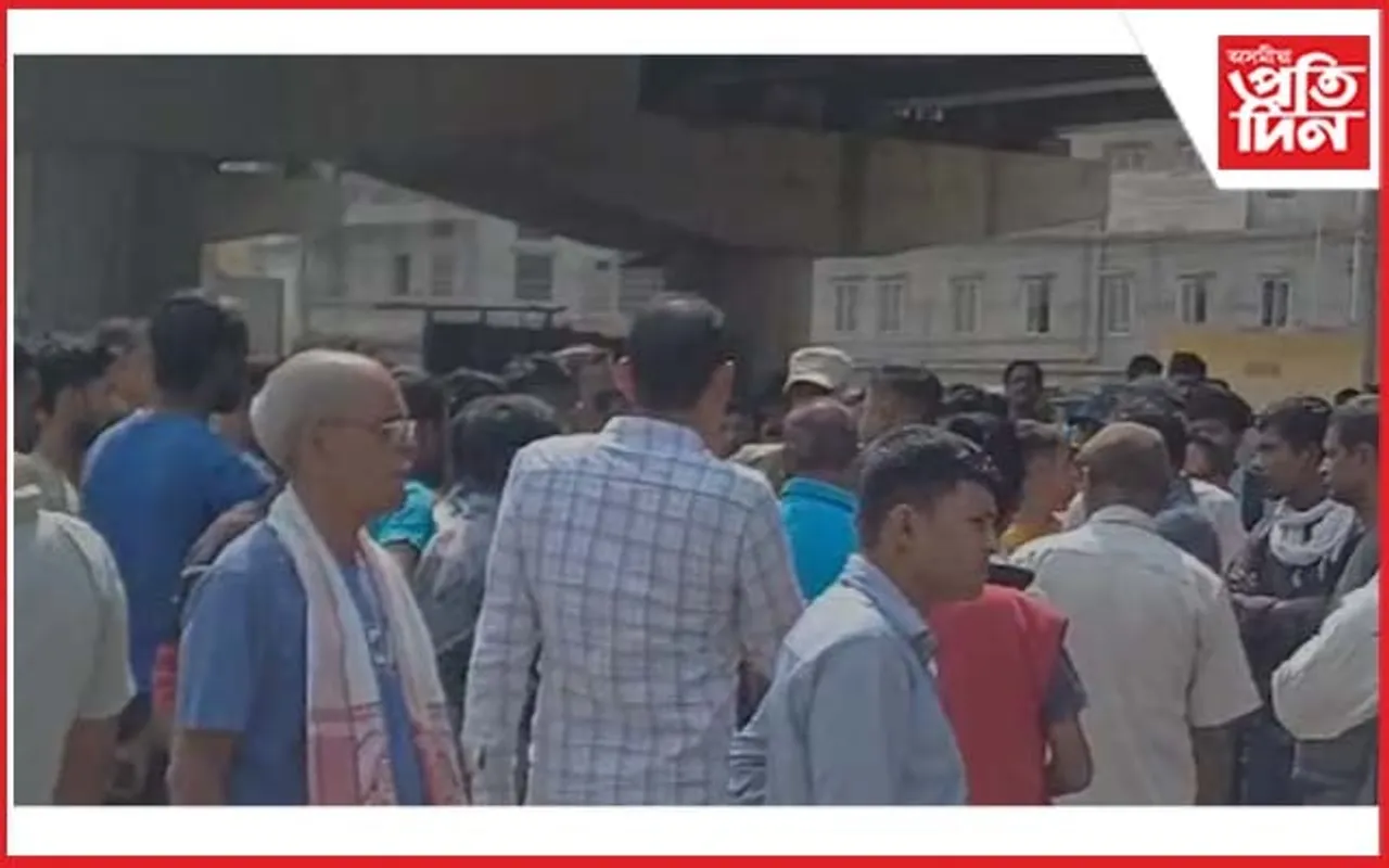 কঠীয়াতলীৰ উৰণ সেতুৰ নিৰ্মাণ কাৰ্য বন্ধ কৰিলে স্থানীয় ৰাইজে...