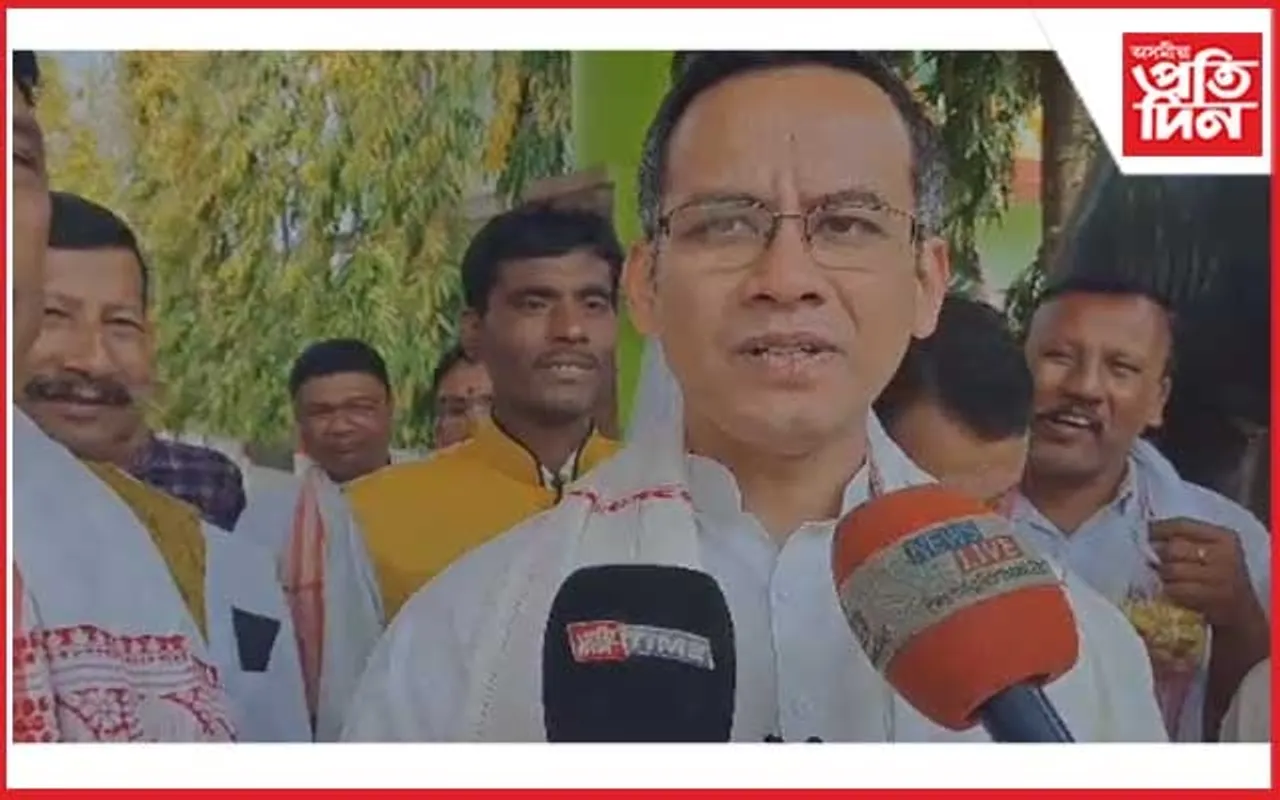 শ্ৰীশ্ৰীআঠখেলীয়া নামঘৰত আশীৰ্বাদ ল'লে গৌৰৱ গগৈয়ে