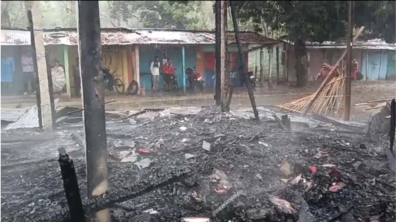 হোলীৰ আনন্দৰ মাজতে ৰাক্ষসমাৰীত  অগ্নিকাণ্ডৰ ঘটনা...