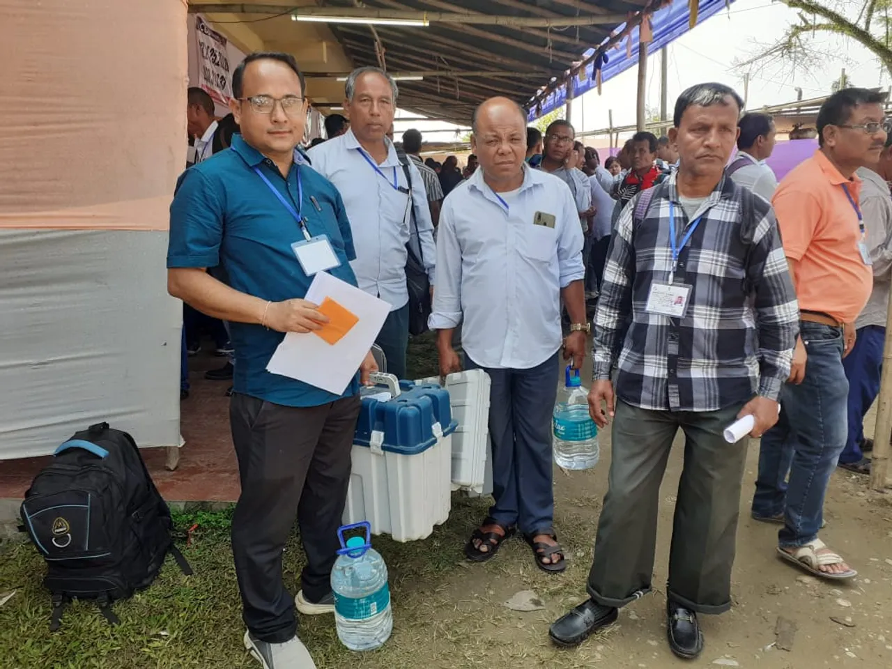 লোকসভা নিৰ্বাচনঃ জোনাইত গন্তব্য স্থানলৈ ৰাওনা প'লিং বিষয়া, প্ৰিজাইডিং বিষয়াসকল... 