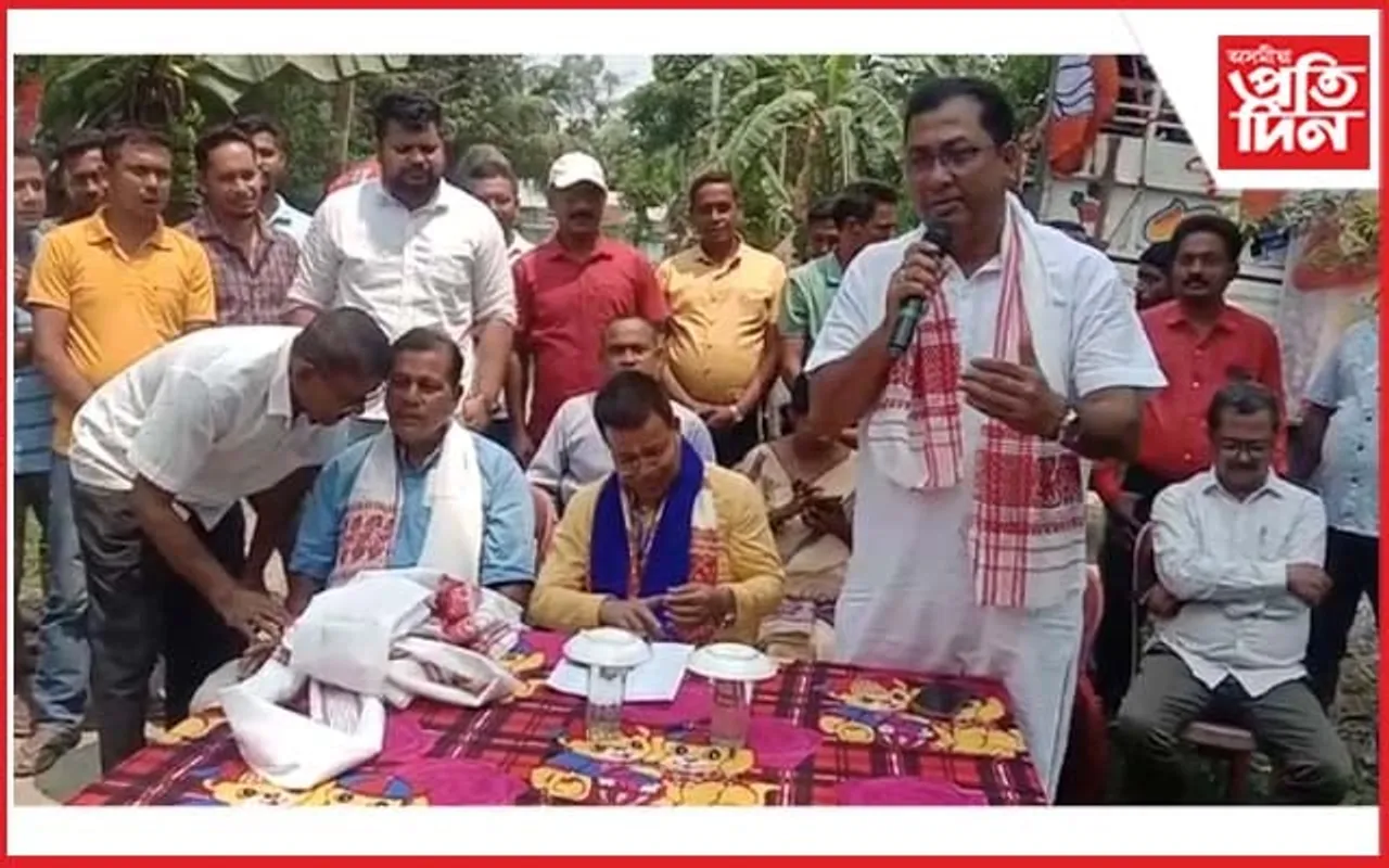 বিধায়ক ৰূপক শৰ্মাক লগত লৈ বিজেপি প্ৰাৰ্থী সুৰেশ বৰাৰ নিৰ্বাচনী প্ৰচাৰ