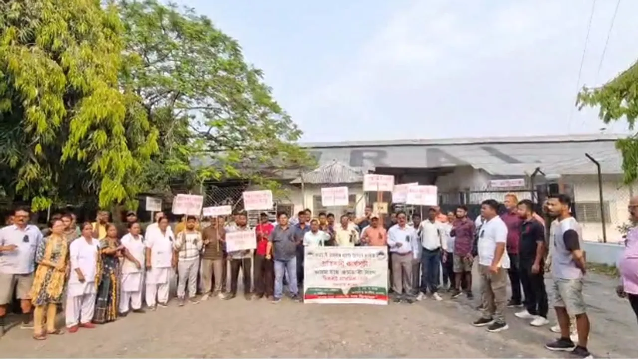 দিকৰাই চাহ বাগিছাত অসম চাহ কৰ্মচাৰী সংঘৰ প্ৰতিবাদ...