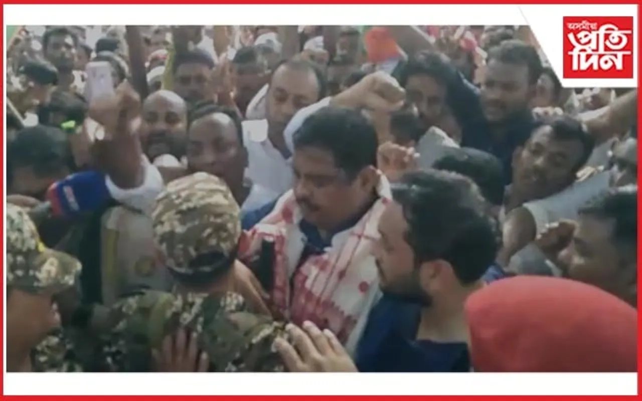 নিৰ্বাচন পৰিচালনাত ব্যৰ্থ নগাঁও প্ৰশাসনঃ আৰক্ষীৰ প্ৰহাৰত আহত সংবাদকৰ্মী