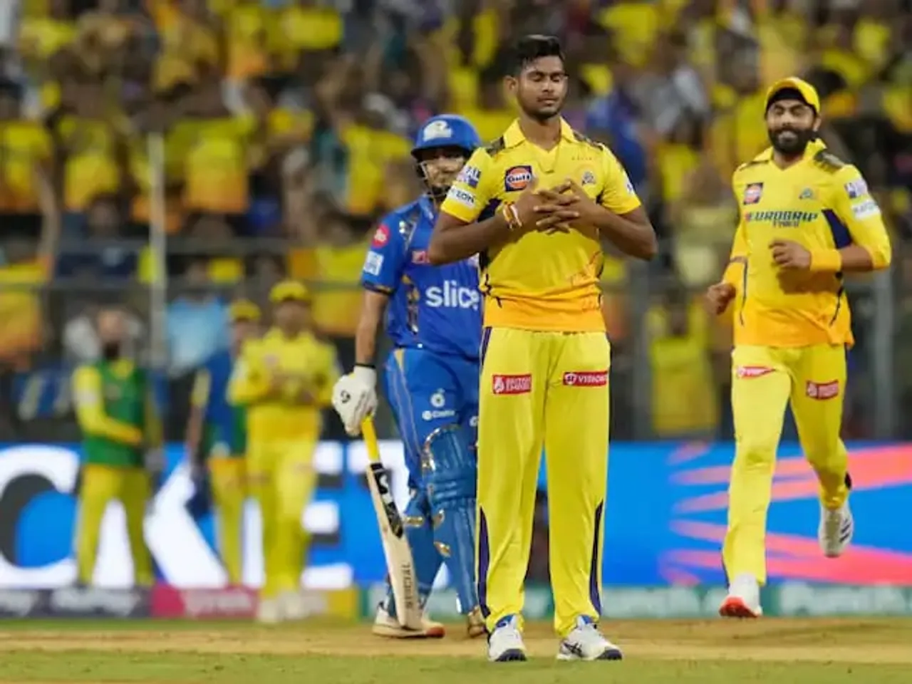 ৰোহিত শৰ্মাৰ শতক সত্বেও পৰাস্ত মুম্বাই : ৱাংখাড়েত চেন্নাইৰ ৰাজকীয় বিজয়