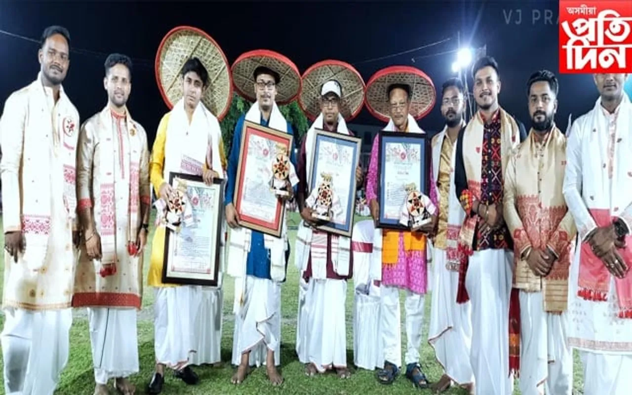 কলিয়াবৰত মুকলি বিহুত জেষ্ঠ সাংবাদিক তৰুণ মুক্তিয়াৰ সহ ৬ গৰাকীক আছুৰ সম্বৰ্ধনা