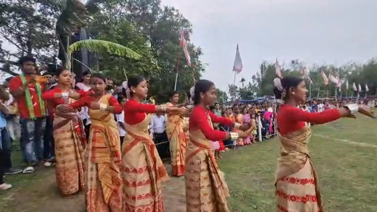 কুৰিৰো অধিক বিহুৱা দলৰ ঢোল-পেঁপা -গগনাৰ মাতৰে মুখৰিত জামুগুৰিহাটৰ ঐতিহ্যমণ্ডিত বৰপুখুৰী পাৰ...