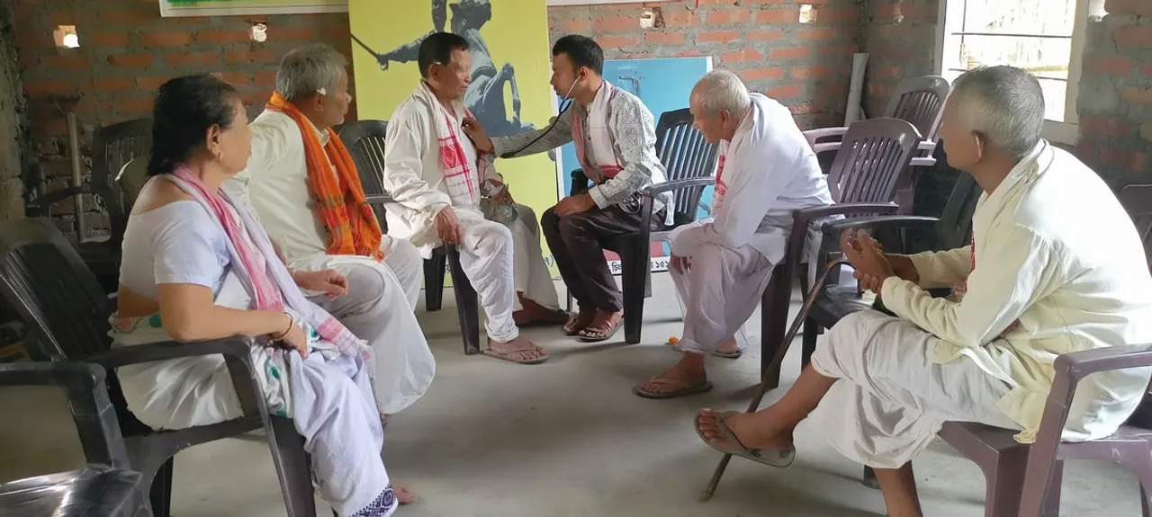 নিজৰ জন্মদিন কিছু ব্যতিক্ৰমীকৈ উদযাপন কৰিলে এগৰাকী চিকিৎসকে...